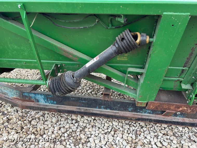 image for item EE4131 John Deere 843 corn head
