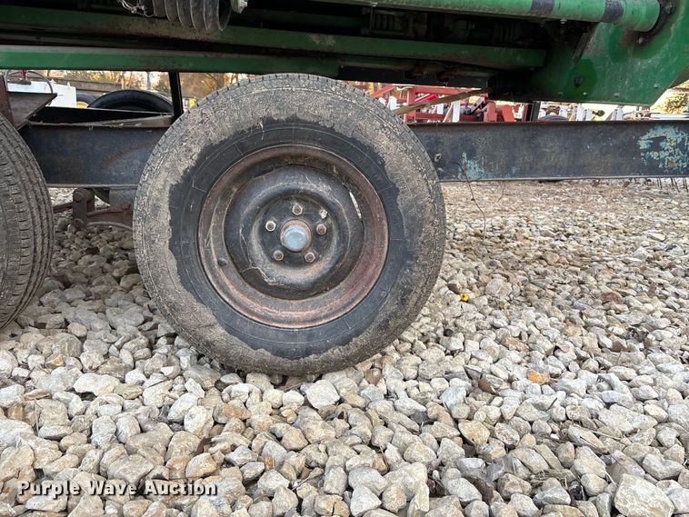 image for item EE4131 John Deere 843 corn head