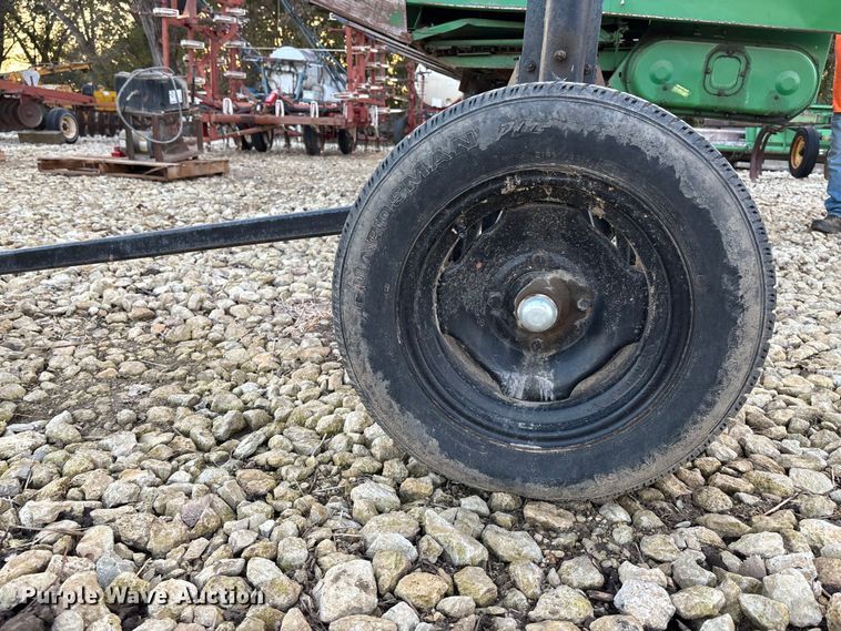 image for item EE4131 John Deere 843 corn head