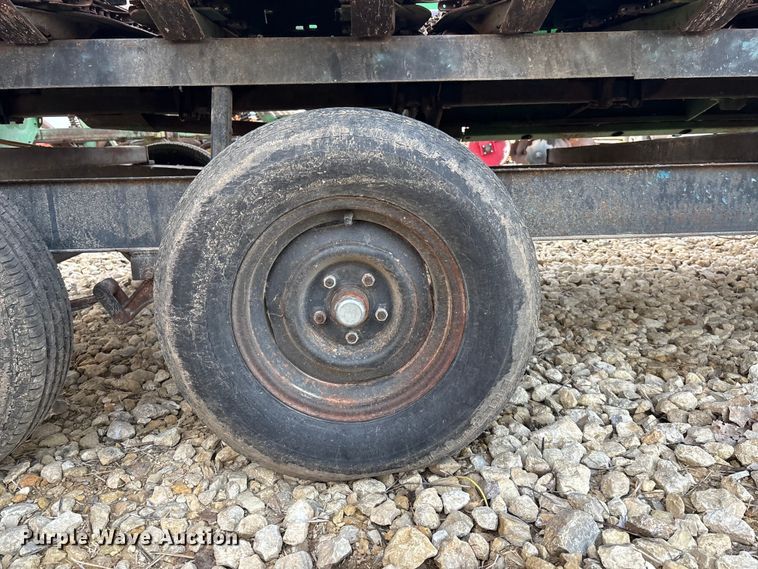 image for item EE4131 John Deere 843 corn head