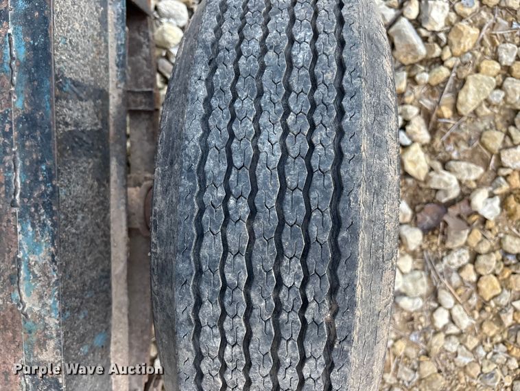 image for item EE4131 John Deere 843 corn head