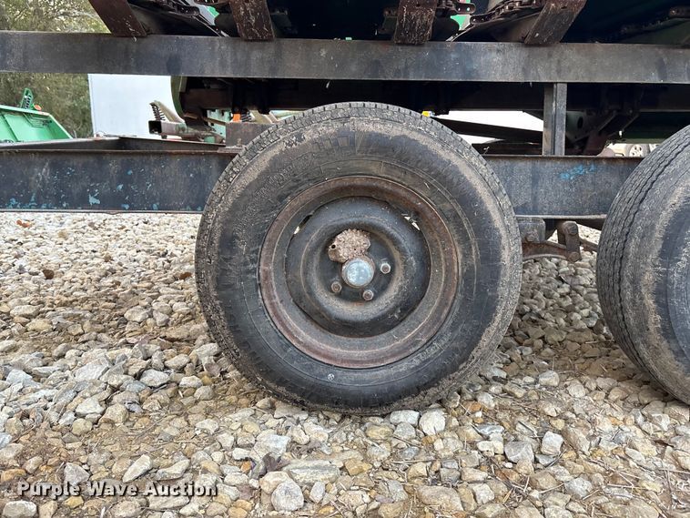 image for item EE4131 John Deere 843 corn head