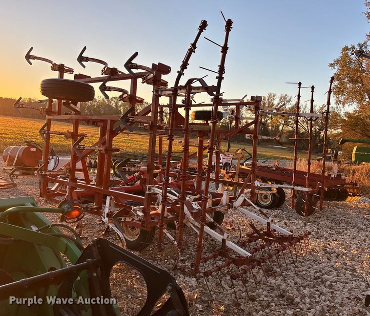 image for item EE4133 Wil-Rich 10 FCW field cultivator