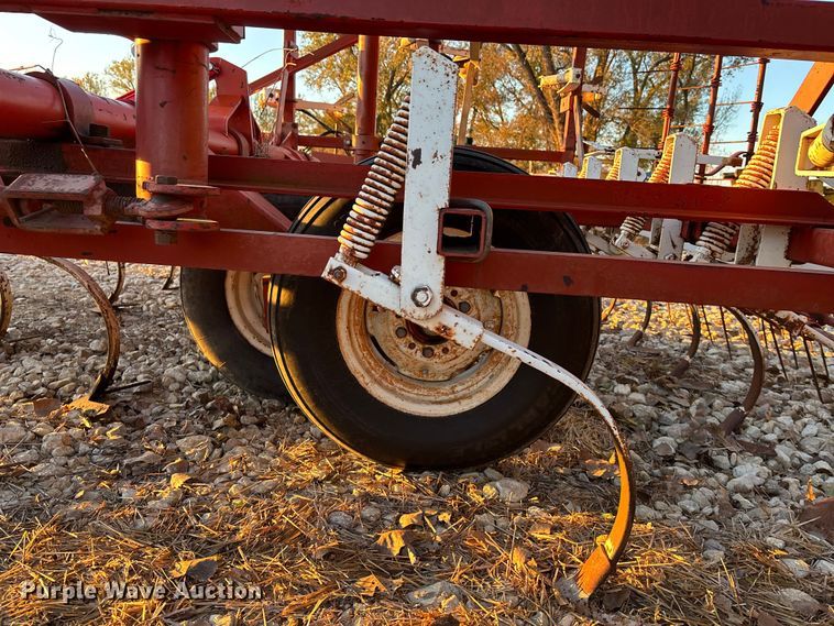 image for item EE4133 Wil-Rich 10 FCW field cultivator