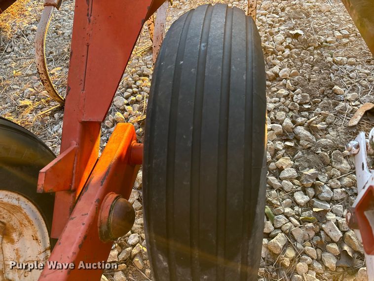 image for item EE4133 Wil-Rich 10 FCW field cultivator