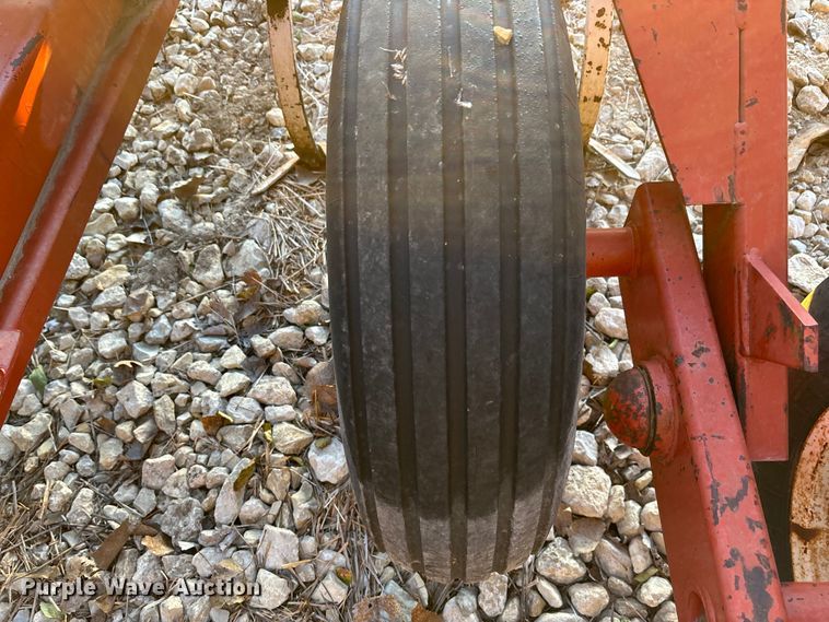 image for item EE4133 Wil-Rich 10 FCW field cultivator