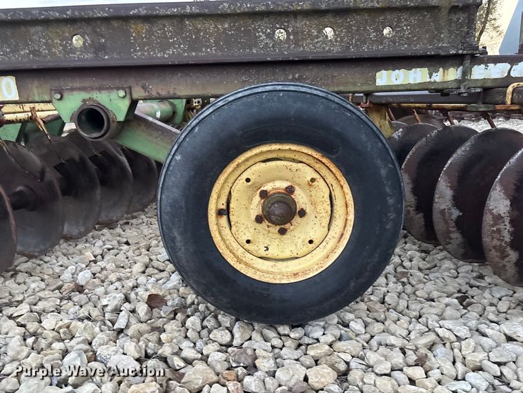 image for item EE4136 John Deere 210 double off-set disk