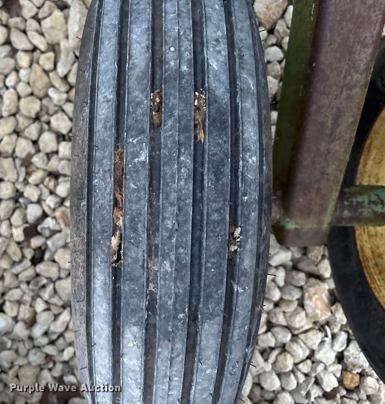 image for item EE4136 John Deere 210 double off-set disk