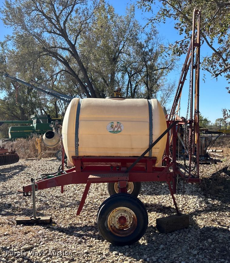 image for item EE4146 PK sprayer trailer