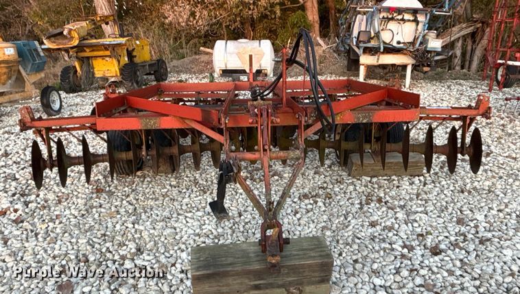 image for item EE4210 International harvester Disc tandem disk