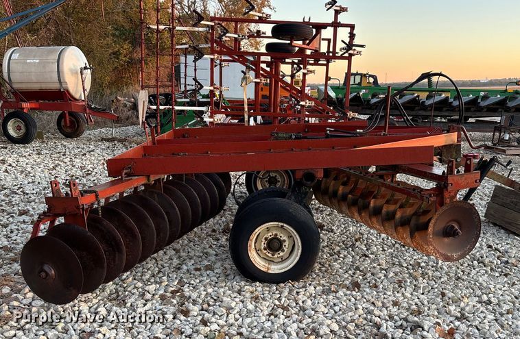 image for item EE4210 International harvester Disc tandem disk