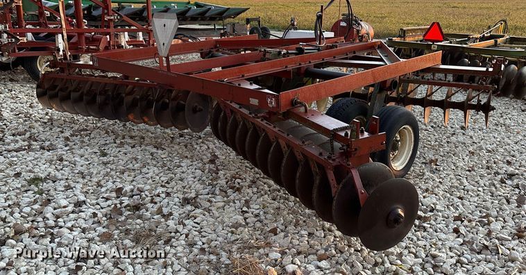 image for item EE4210 International harvester Disc tandem disk