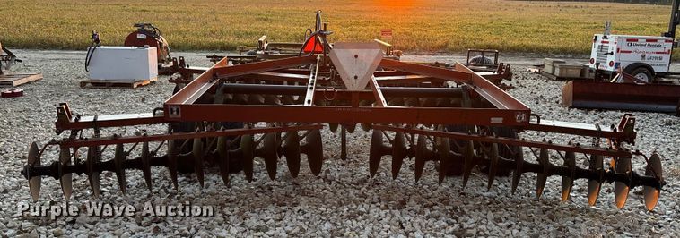 image for item EE4210 International harvester Disc tandem disk