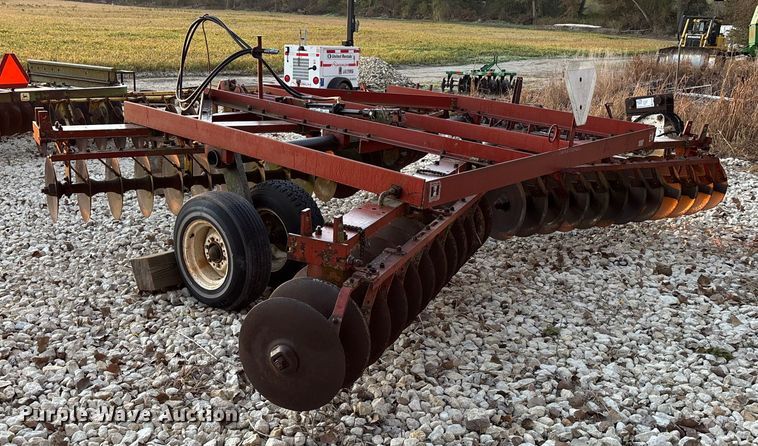 image for item EE4210 International harvester Disc tandem disk