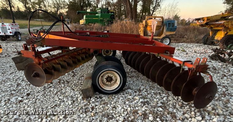image for item EE4210 International harvester Disc tandem disk