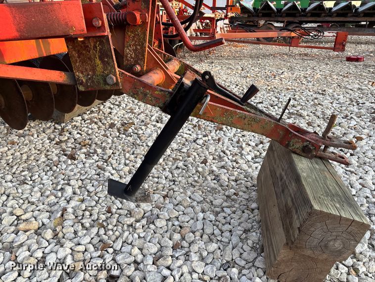 image for item EE4210 International harvester Disc tandem disk