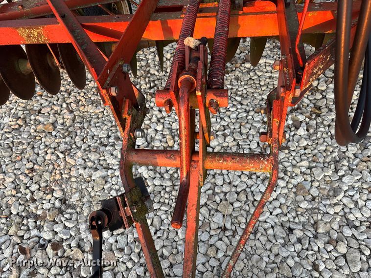 image for item EE4210 International harvester Disc tandem disk