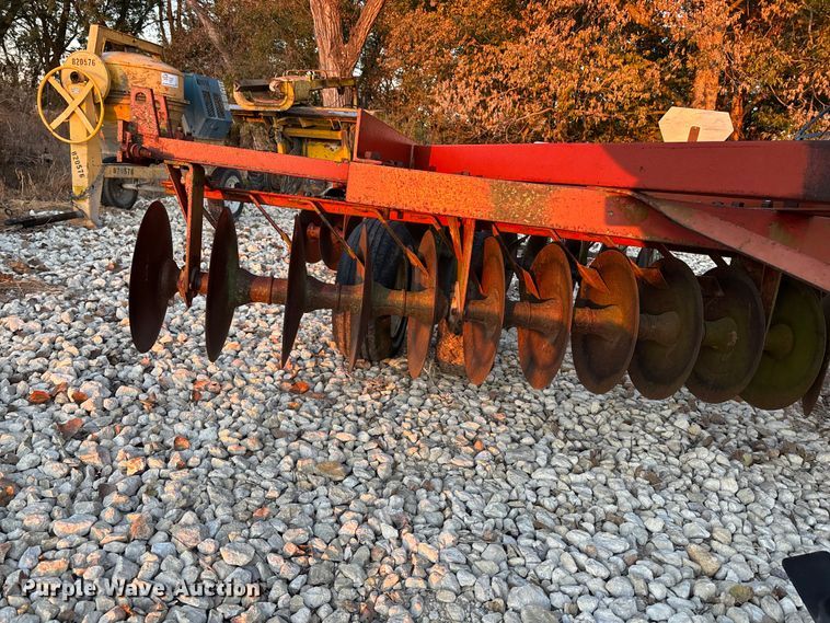 image for item EE4210 International harvester Disc tandem disk