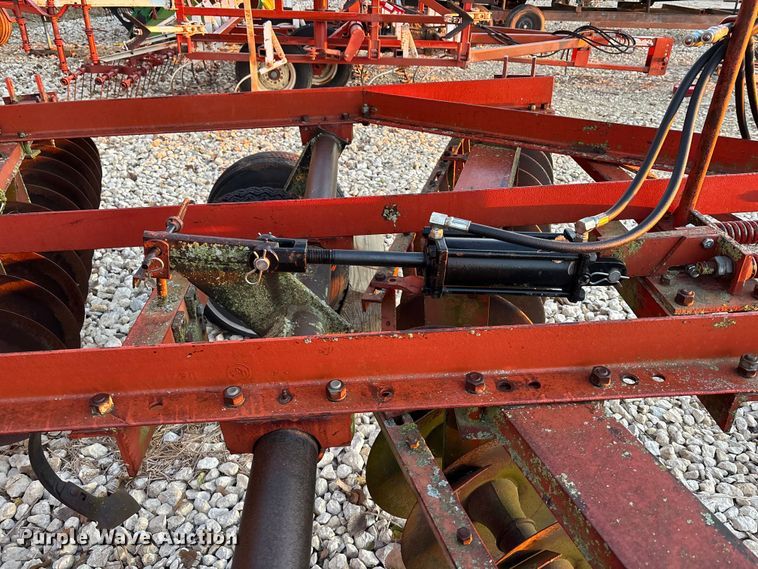 image for item EE4210 International harvester Disc tandem disk