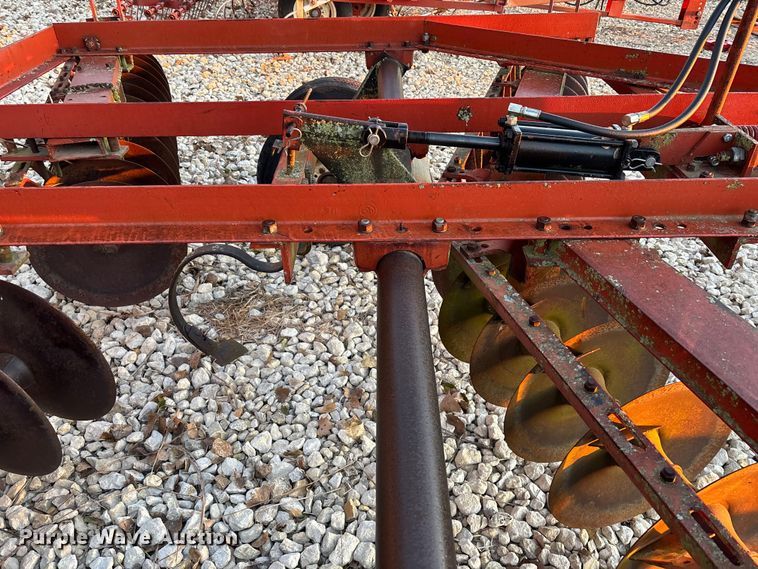 image for item EE4210 International harvester Disc tandem disk