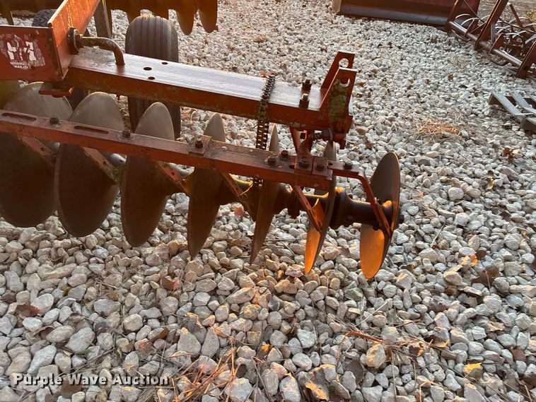 image for item EE4210 International harvester Disc tandem disk