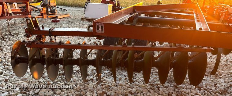 image for item EE4210 International harvester Disc tandem disk