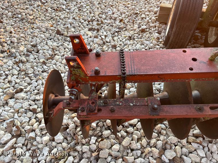 image for item EE4210 International harvester Disc tandem disk