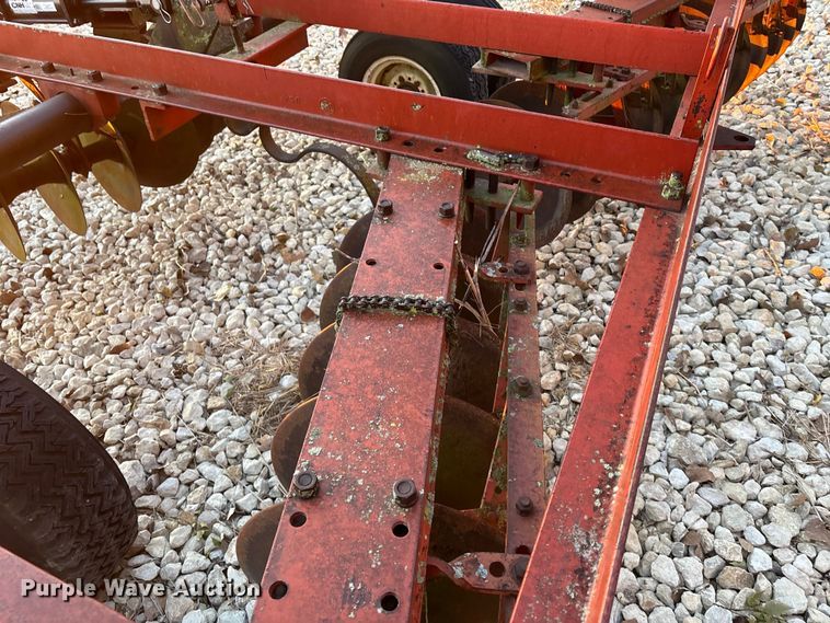 image for item EE4210 International harvester Disc tandem disk