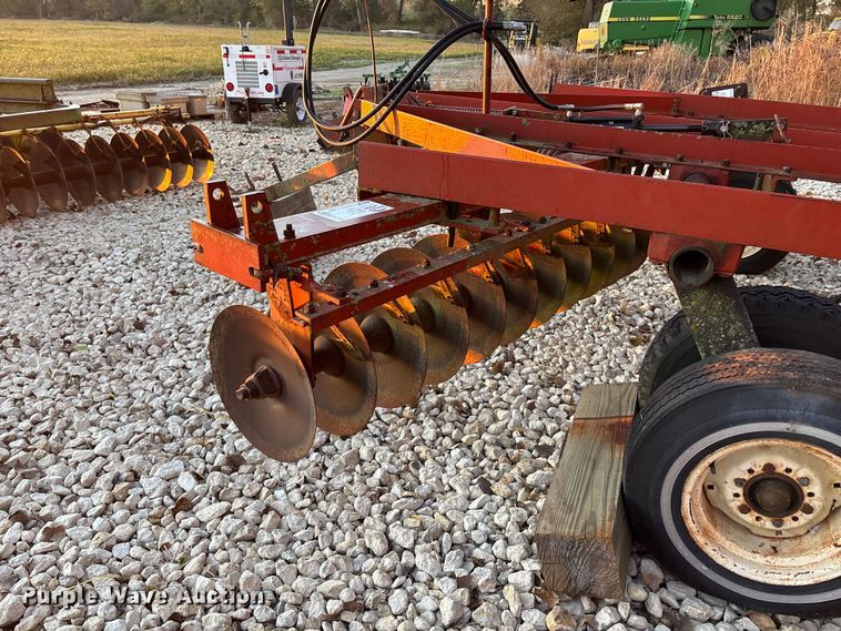 image for item EE4210 International harvester Disc tandem disk