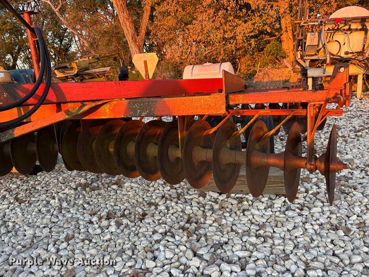 image for item EE4210 International harvester Disc tandem disk