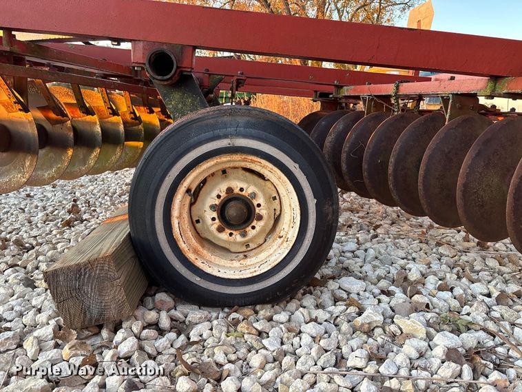 image for item EE4210 International harvester Disc tandem disk