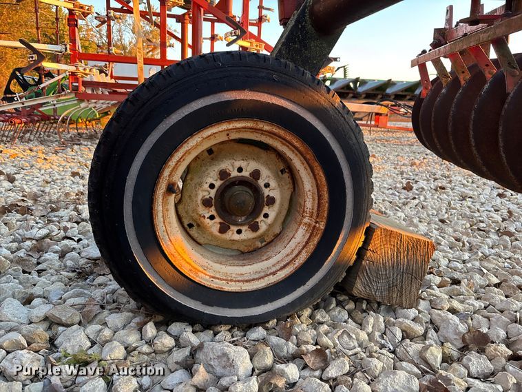 image for item EE4210 International harvester Disc tandem disk