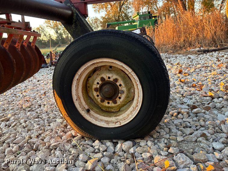 image for item EE4210 International harvester Disc tandem disk