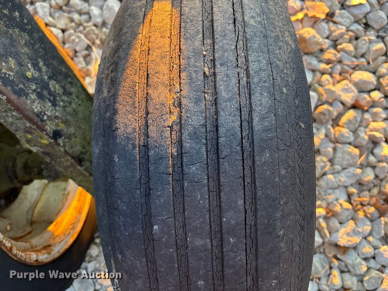 image for item EE4210 International harvester Disc tandem disk