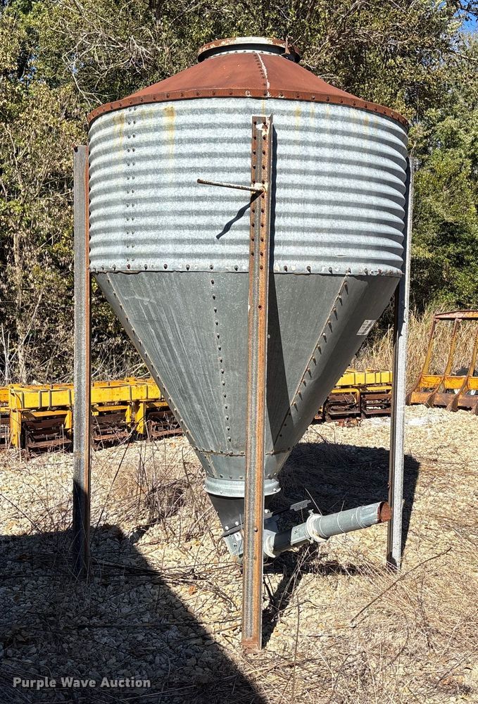image for item EE4218 Butler Bulk-O-Matic  grain bin