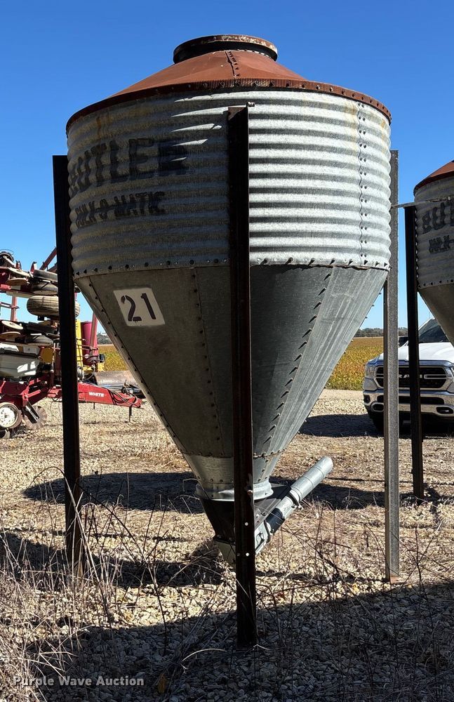 image for item EE4218 Butler Bulk-O-Matic  grain bin