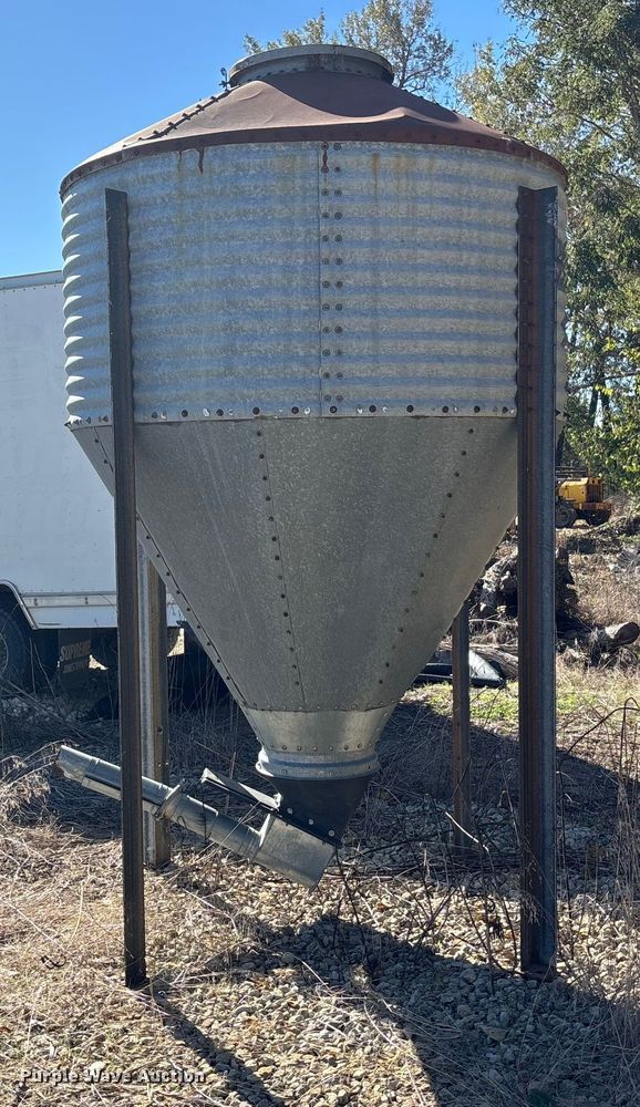 image for item EE4218 Butler Bulk-O-Matic  grain bin