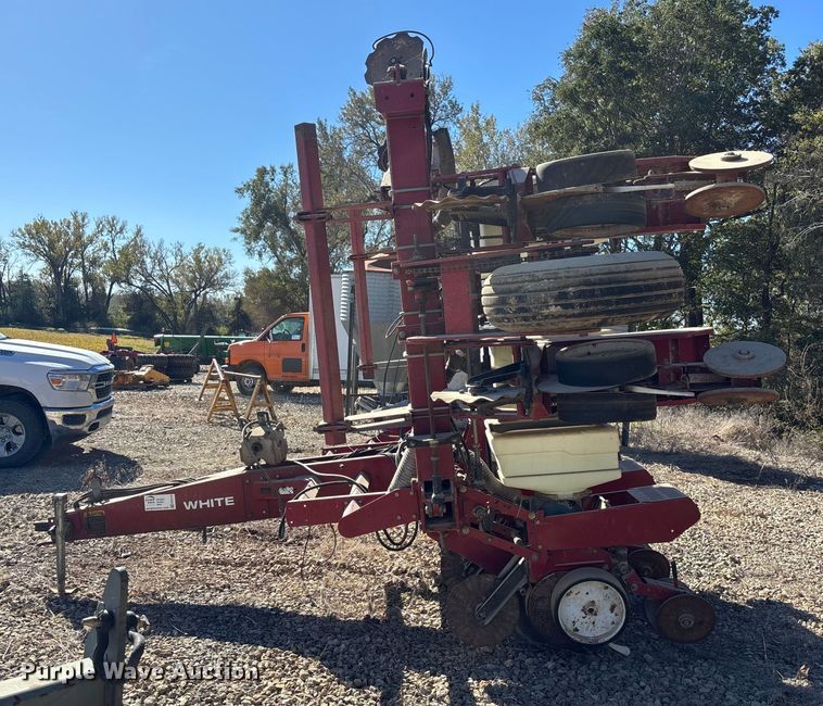 image for item EE4219 White 6100 planter