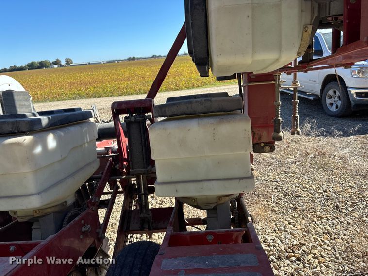 image for item EE4219 White 6100 planter