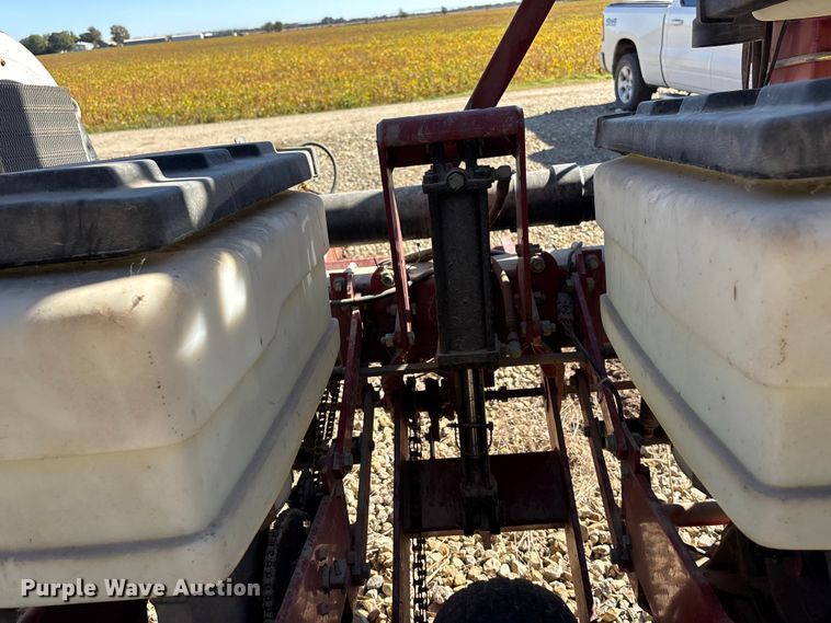 image for item EE4219 White 6100 planter