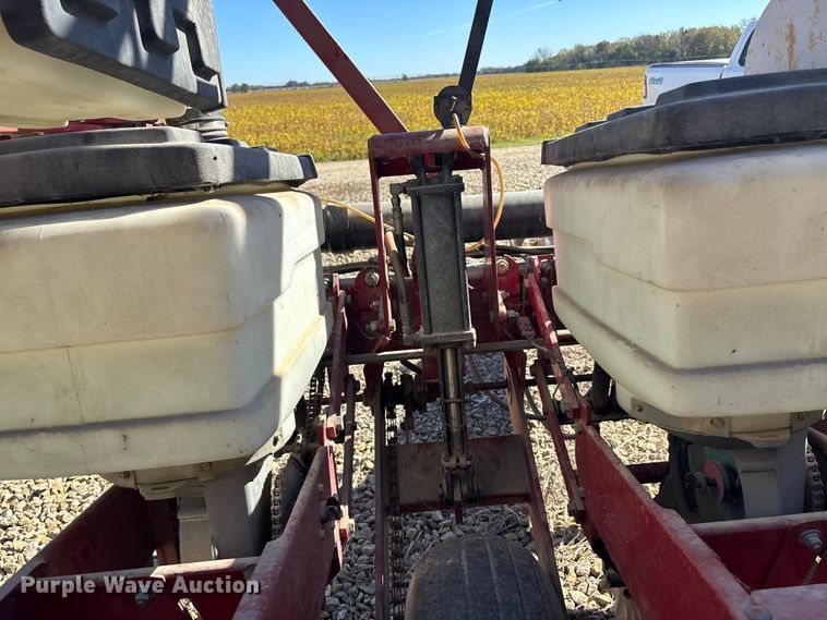 image for item EE4219 White 6100 planter