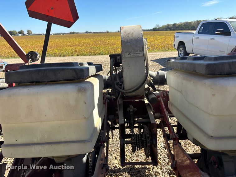 image for item EE4219 White 6100 planter