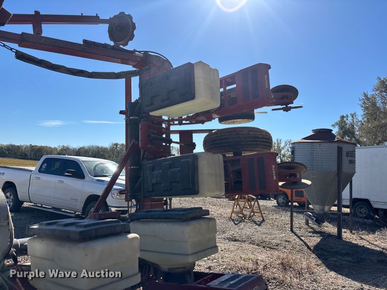 image for item EE4219 White 6100 planter