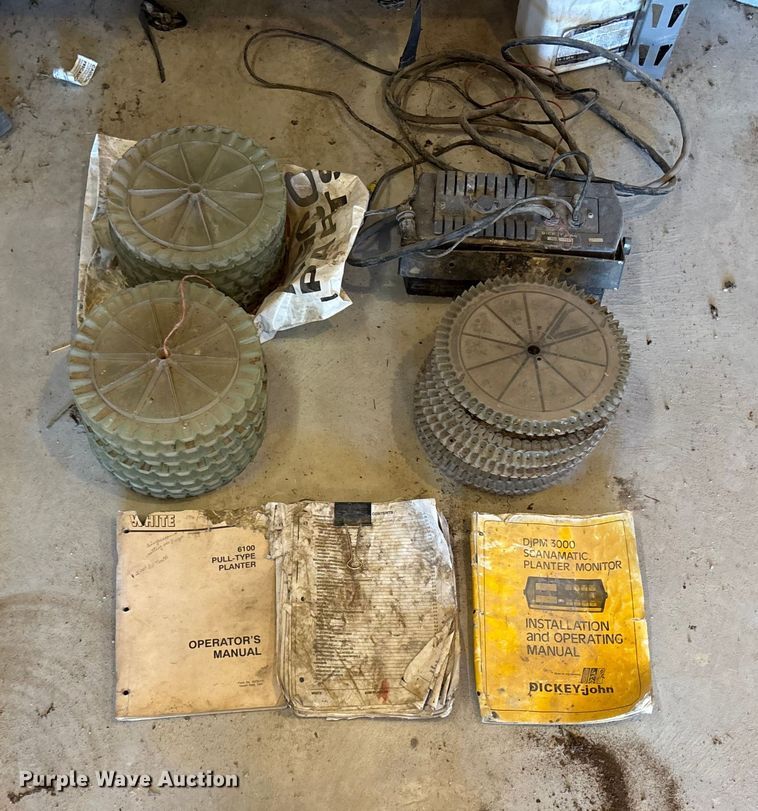 image for item EE4219 White 6100 planter