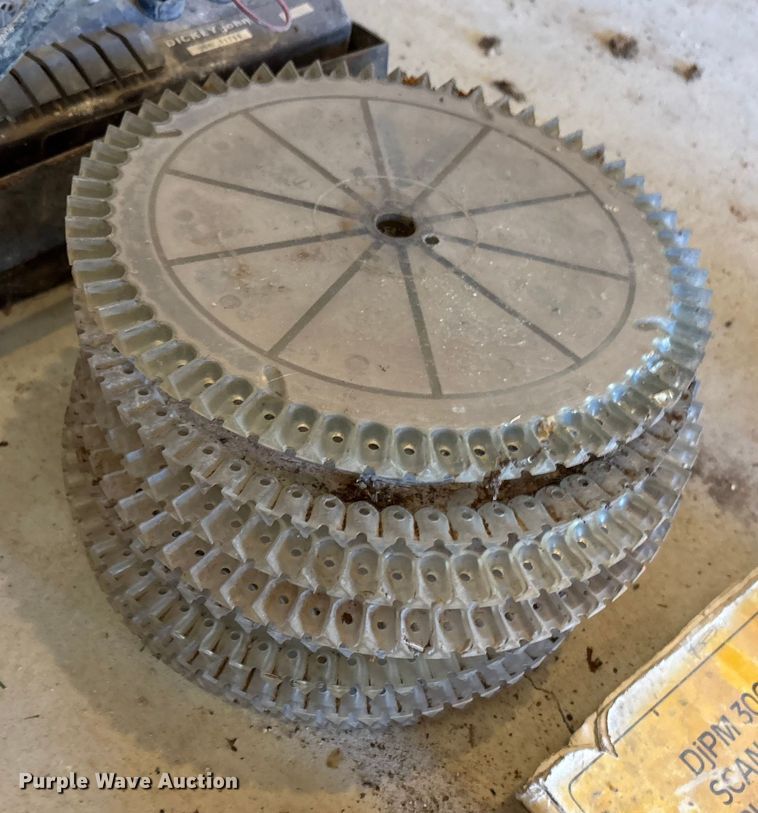 image for item EE4219 White 6100 planter