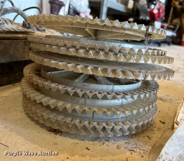 image for item EE4219 White 6100 planter