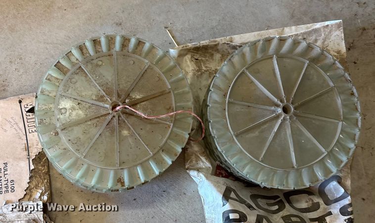 image for item EE4219 White 6100 planter