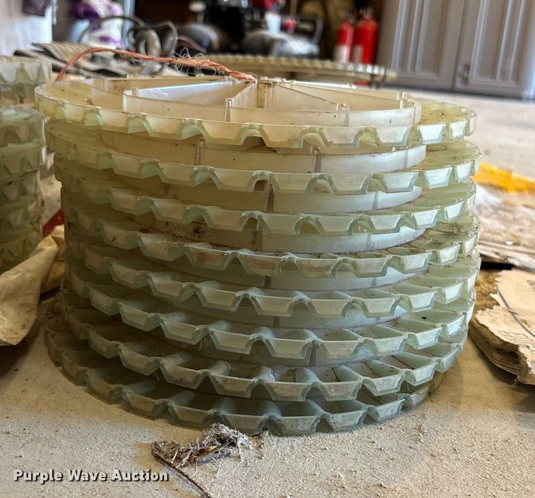 image for item EE4219 White 6100 planter