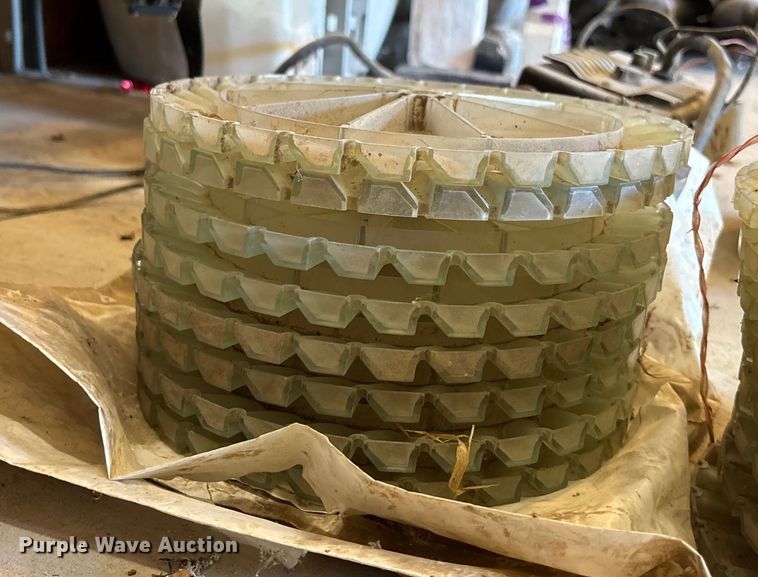 image for item EE4219 White 6100 planter