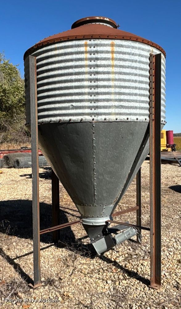 image for item EE4237 Butler Bulk-O-Matic grain bin